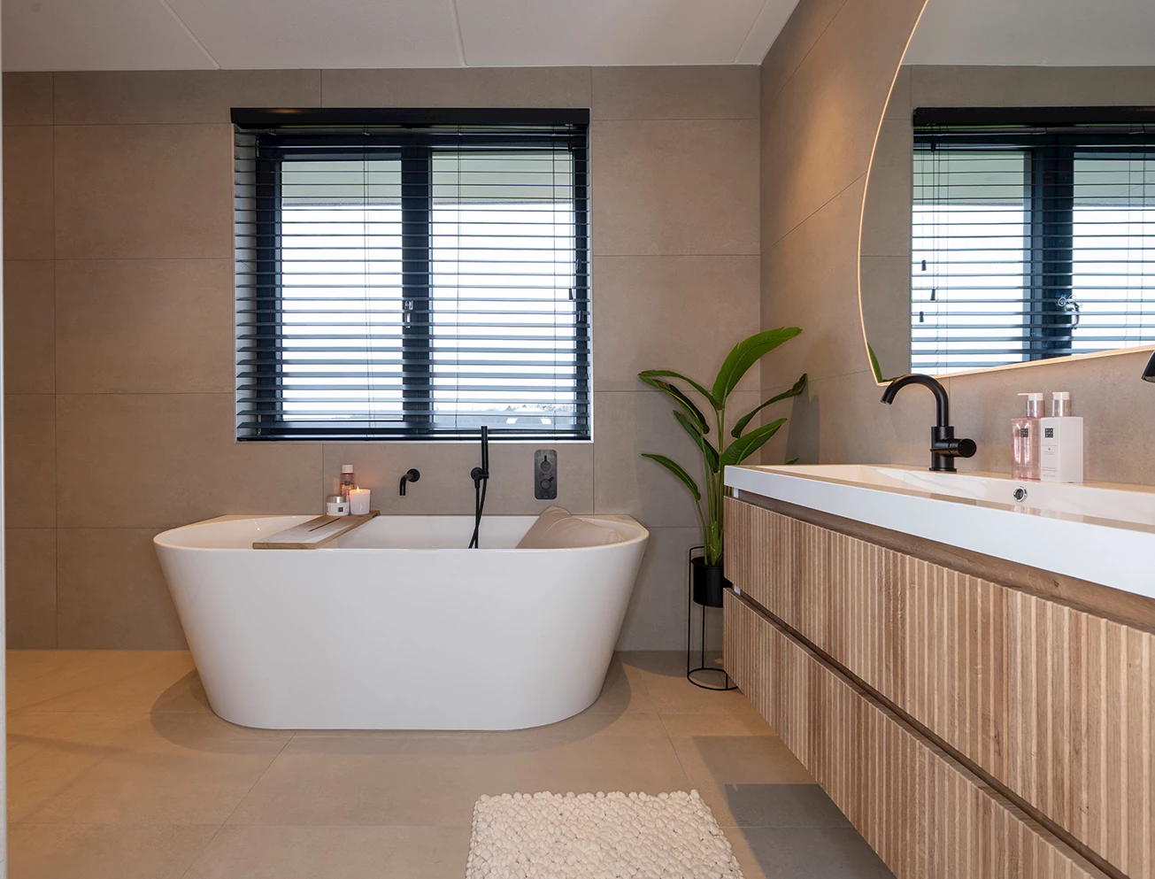 Midcentury Modern Badkamer - sfeervolle badkamer 9