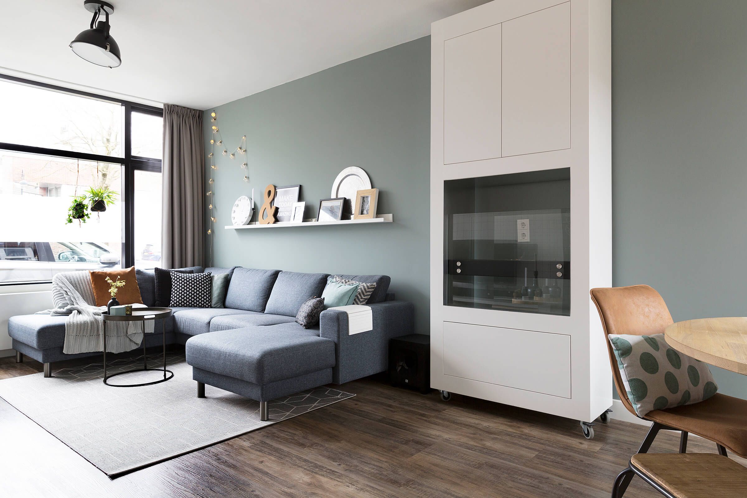 Midcentury Modern Woonkamer - sfeervolle woonkamer 4