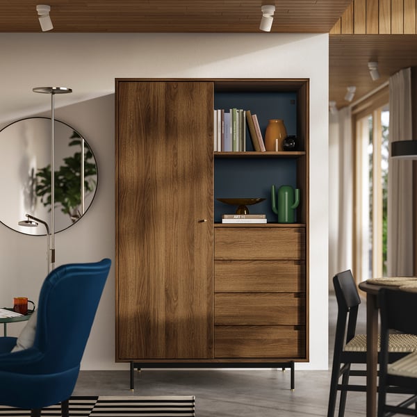 Pastoe Vision Kledingkast met Walnoot Hout en Gerookt Glas